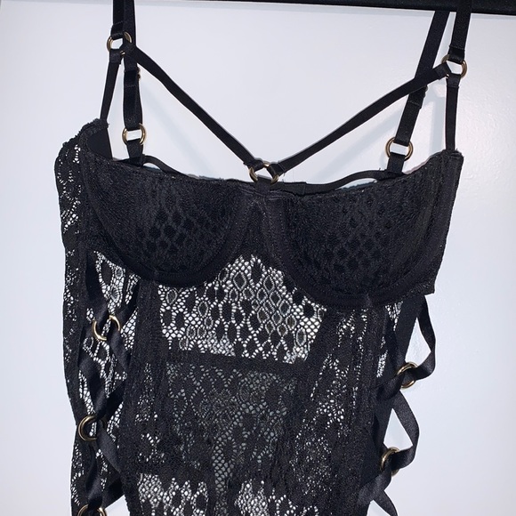 *SOLD* Victoria’s Secret Criss Cross Ring Teddy - Picture 4 of 7